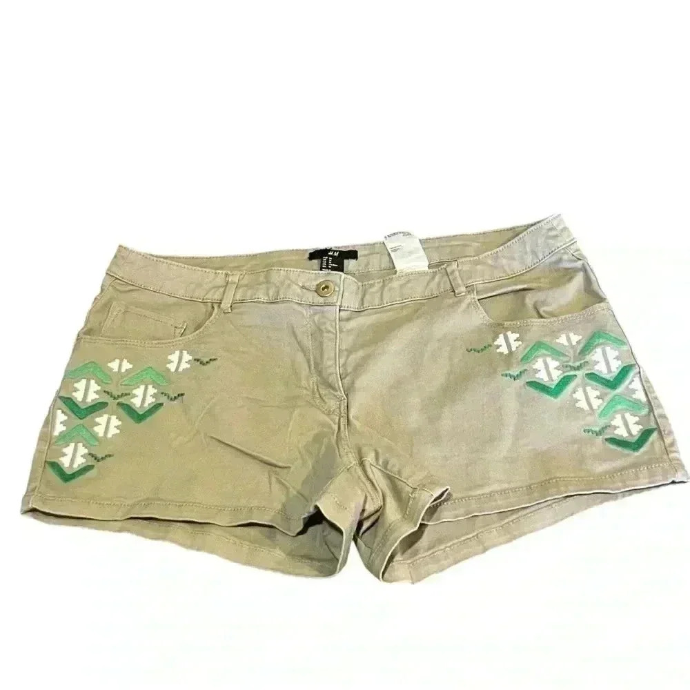 H&M COOL ACCENT KHAKI DENIM‎ SHORTS AZTEC GREEN & WHITE EMBROIDERED BOHO SZ 14